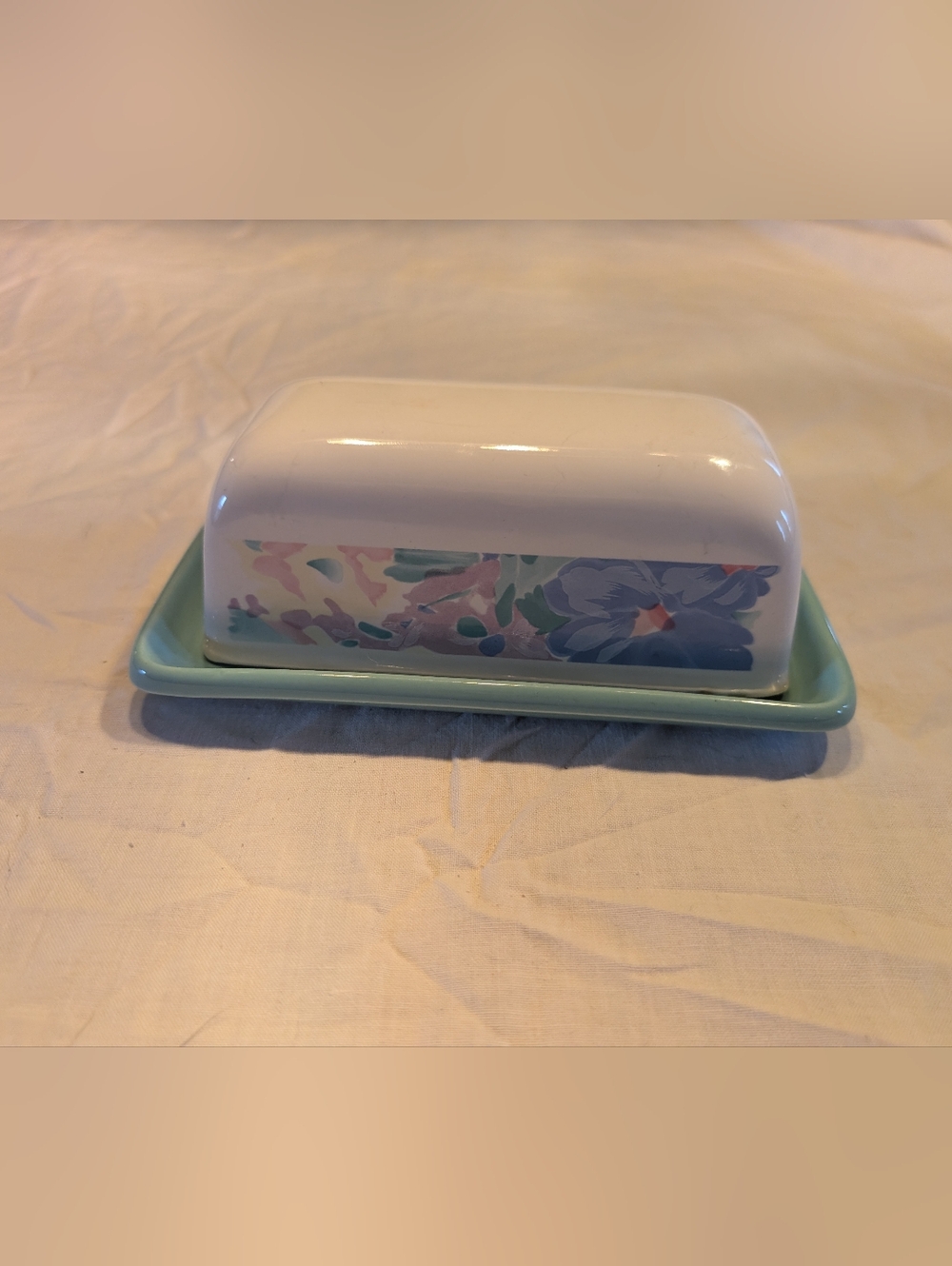💥SALE💥 Vintage Floral Ceramic Butter Dish in White and Light Blue-Green - Picture 5 of 8